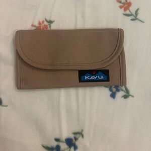 gently used kavu wallet